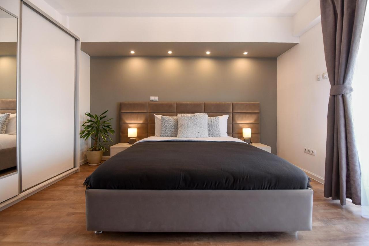 Chic Accommodation With Breathtaking Views Over Calea Victoriei - Your Central Heaven Bucharest Exterior photo