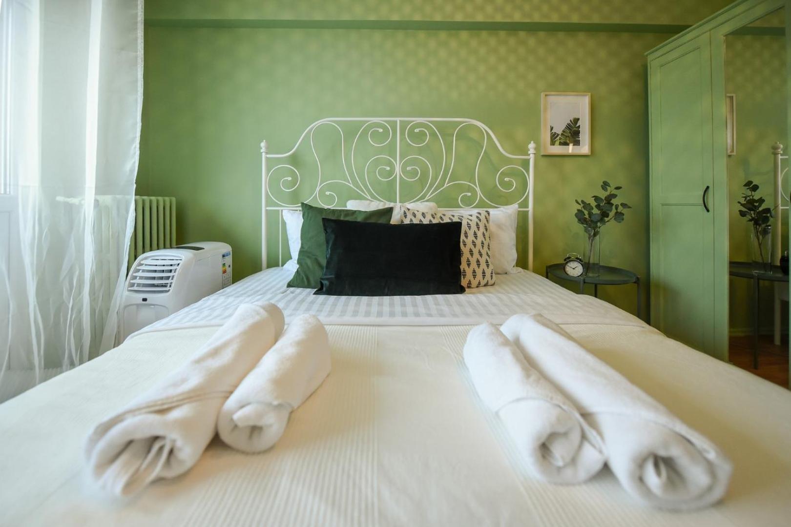 Chic Accommodation With Breathtaking Views Over Calea Victoriei - Your Central Heaven Bucharest Exterior photo