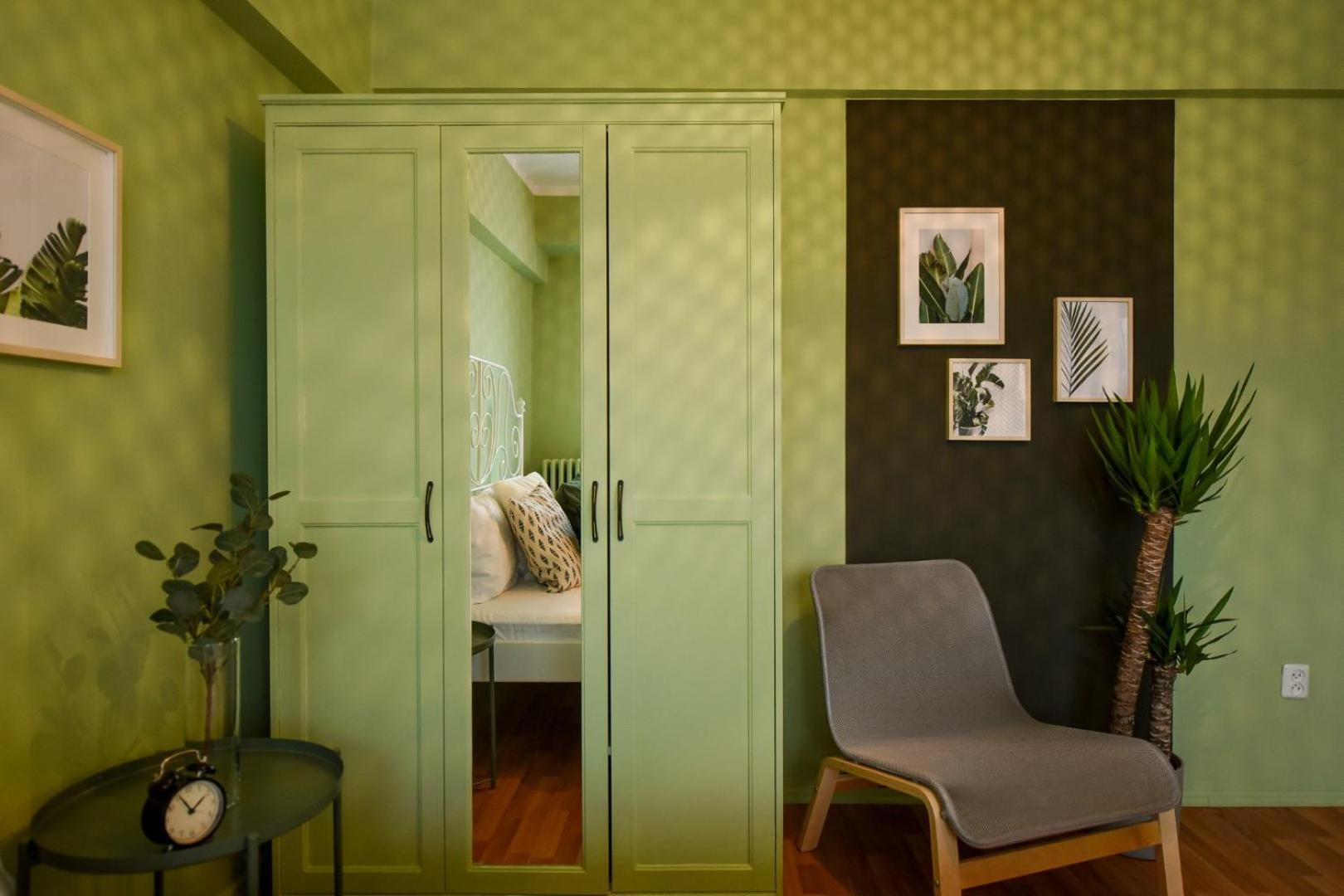 Chic Accommodation With Breathtaking Views Over Calea Victoriei - Your Central Heaven Bucharest Room photo