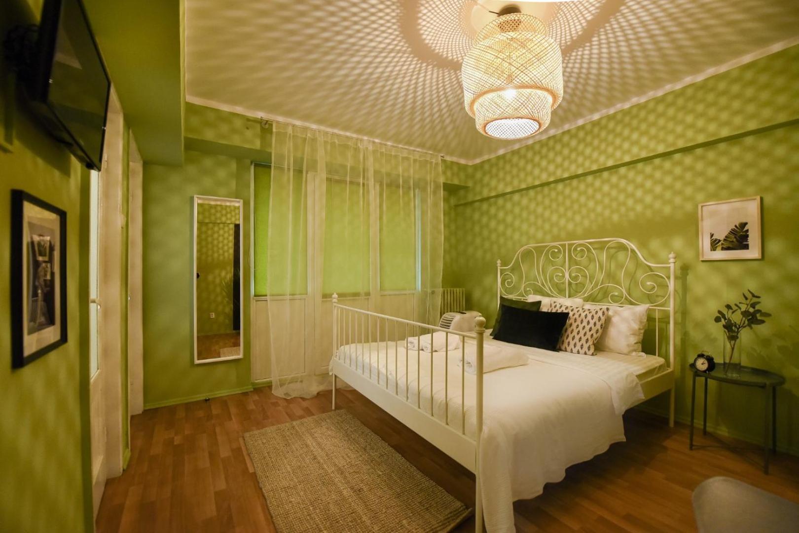 Chic Accommodation With Breathtaking Views Over Calea Victoriei - Your Central Heaven Bucharest Room photo