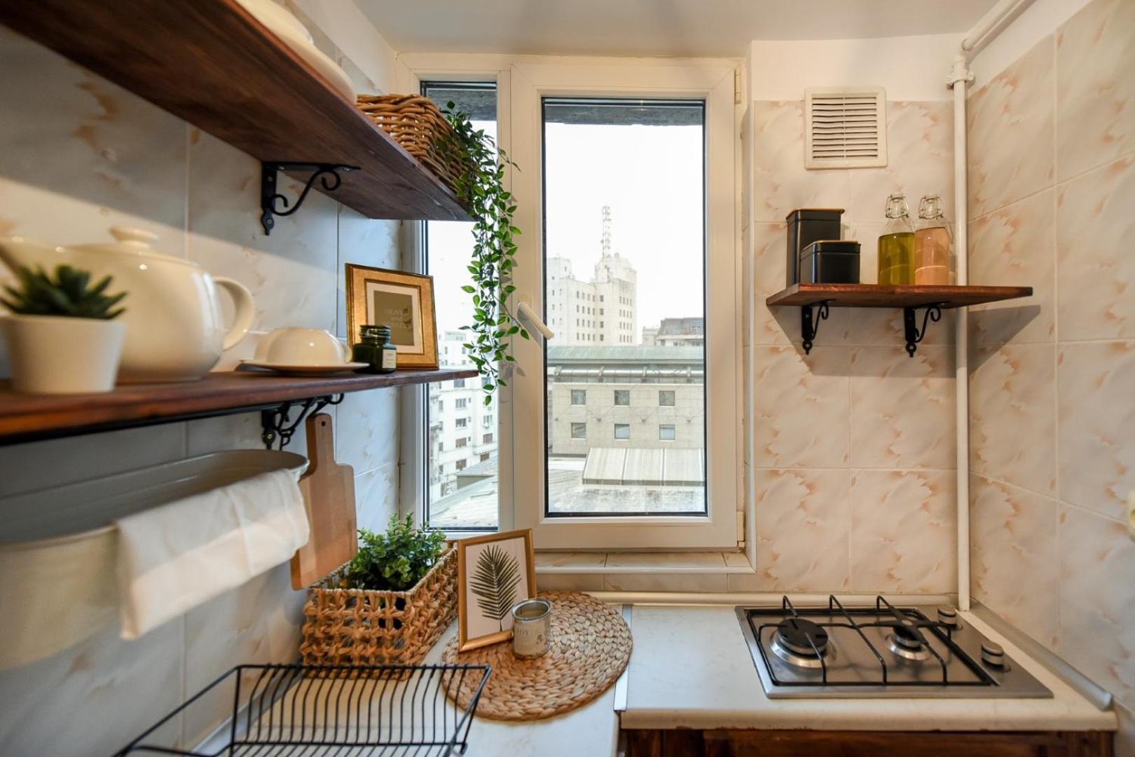 Chic Accommodation With Breathtaking Views Over Calea Victoriei - Your Central Heaven Bucharest Room photo